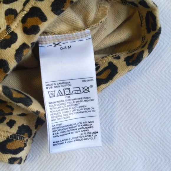 old navy leopard print short sleeve bodysuit diaper shirt 0-3 months baby girl - Picture 5 of 5